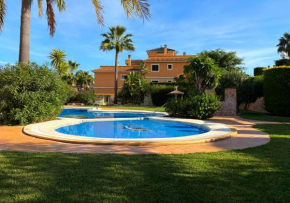 Familienfreundliches Penthouse Pool, Strandnah & Internet